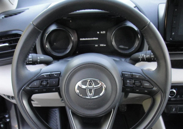 Toyota Yaris cena 54800 przebieg: 8000, rok produkcji 2023 z Bierutów małe 277